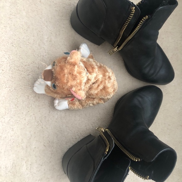 Gold Hardware/Zippers - Picture 5 of 5